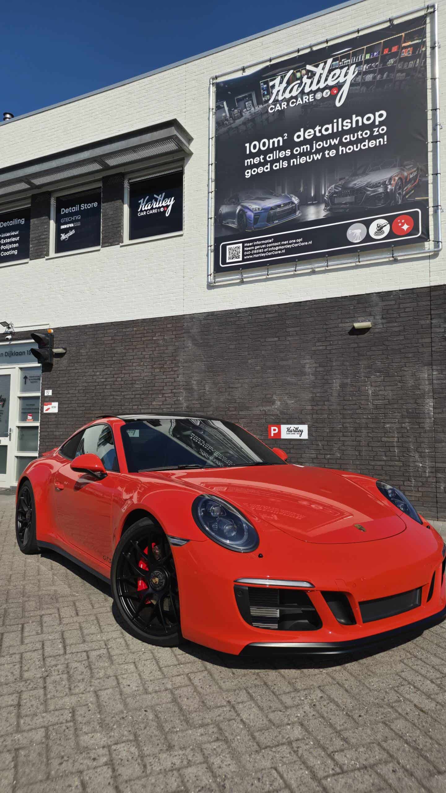 Gevel en ingang van Hartley Car Care aan de Van Dijklaan in Waalre