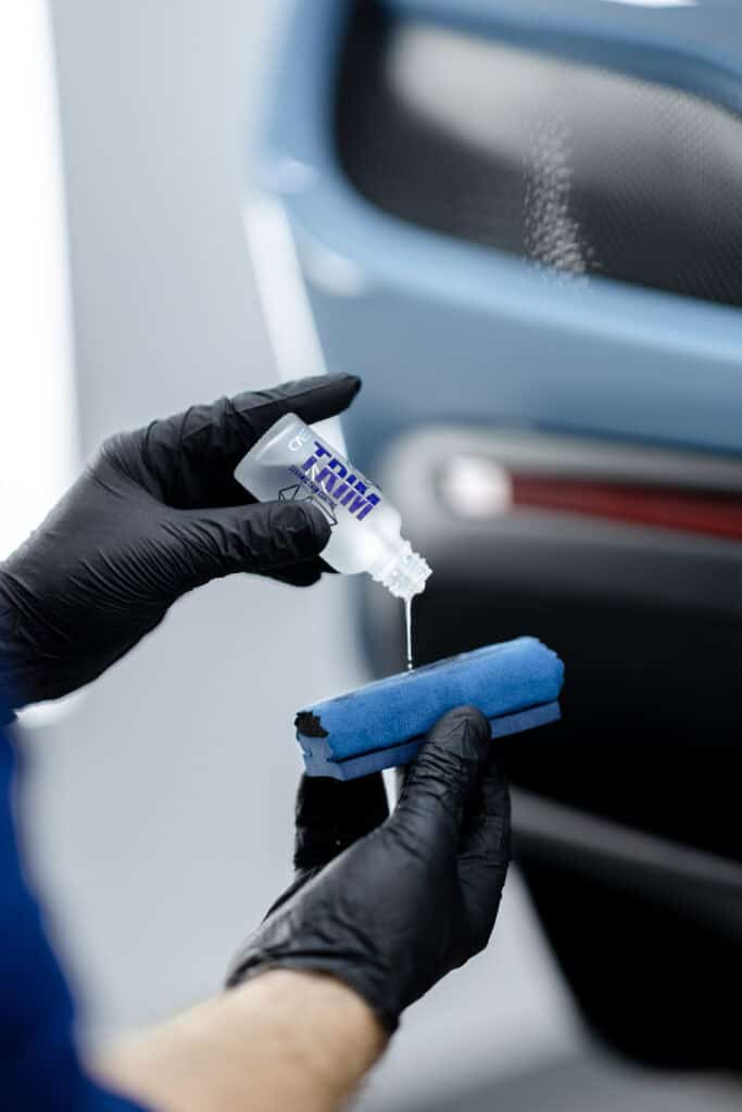GYEON Trim wordt op een coatingapplicator gedoseerd